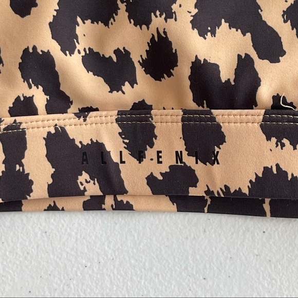 Leopard Print Sports Bra - Picture 6 of 10